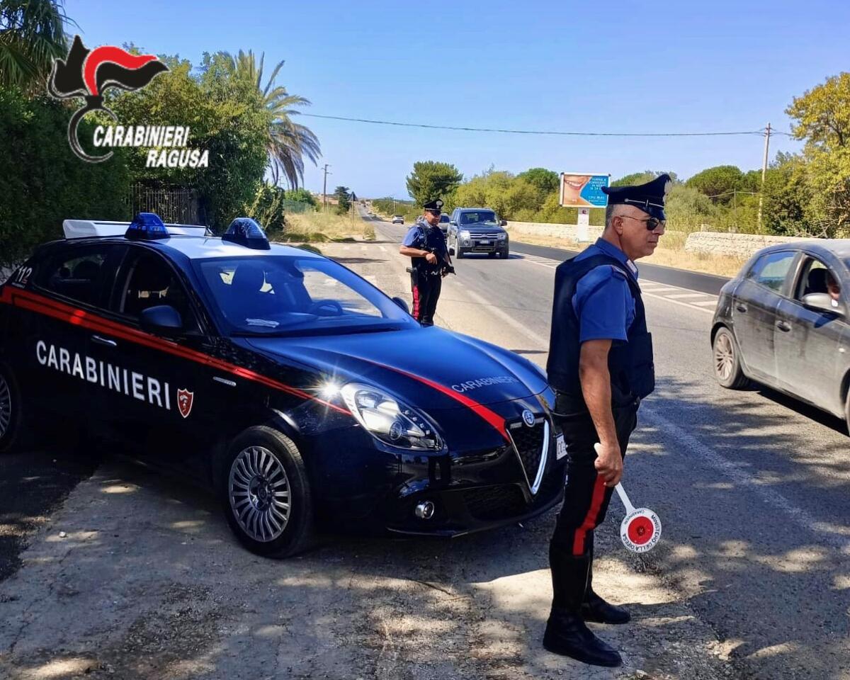 Brandiva un coltello a punta: denunciato un tunisino - 