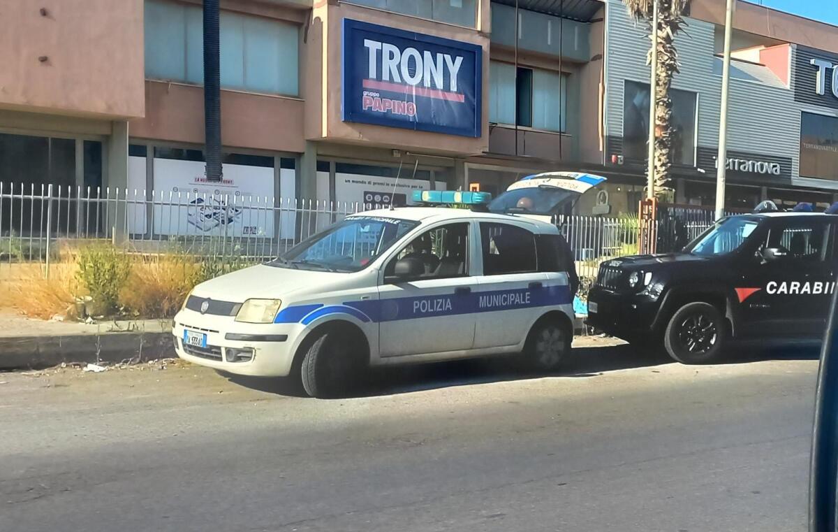 Controlli sugli ambulanti in via Venezia - 