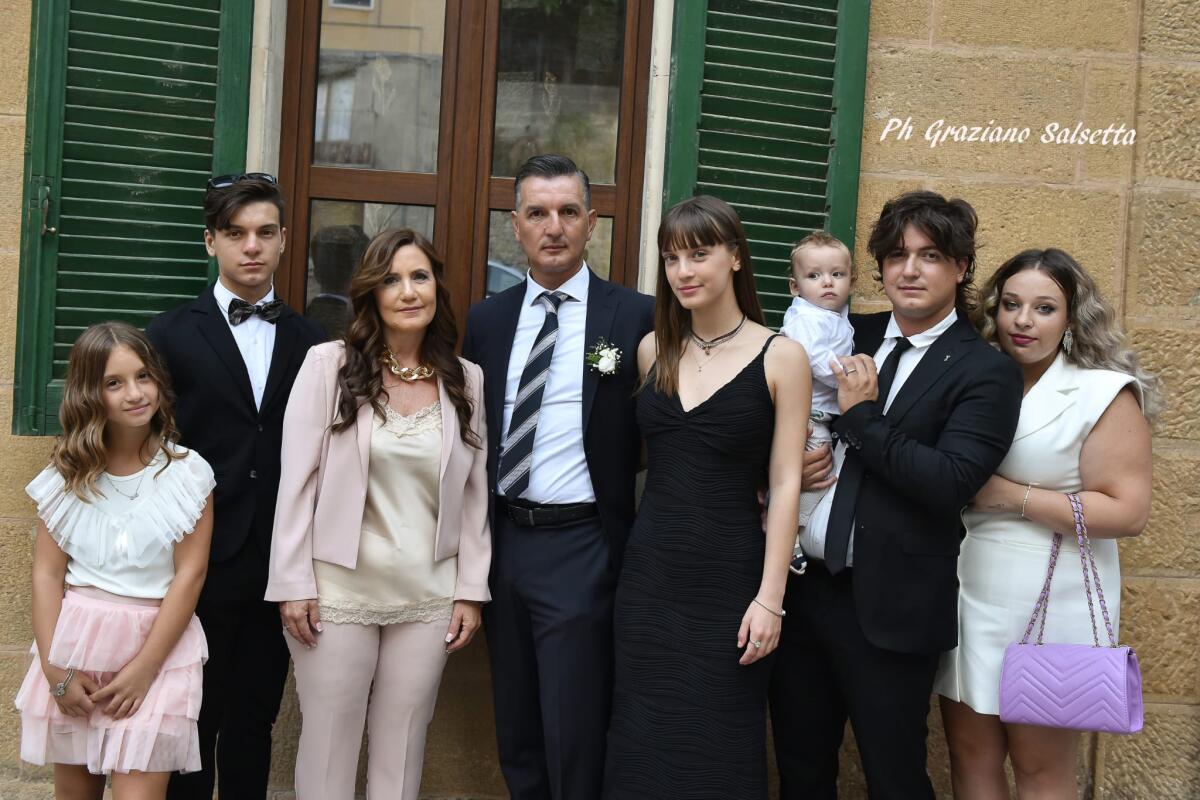 “Niente regali per il nostro 25° anniversario. Aiutateci ad aiutare” -