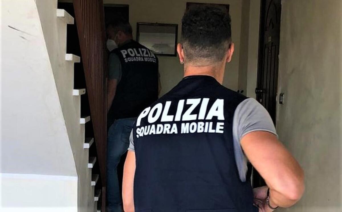 Arrestato dalla polizia per detenzione di arma clandestina e ricettazione -