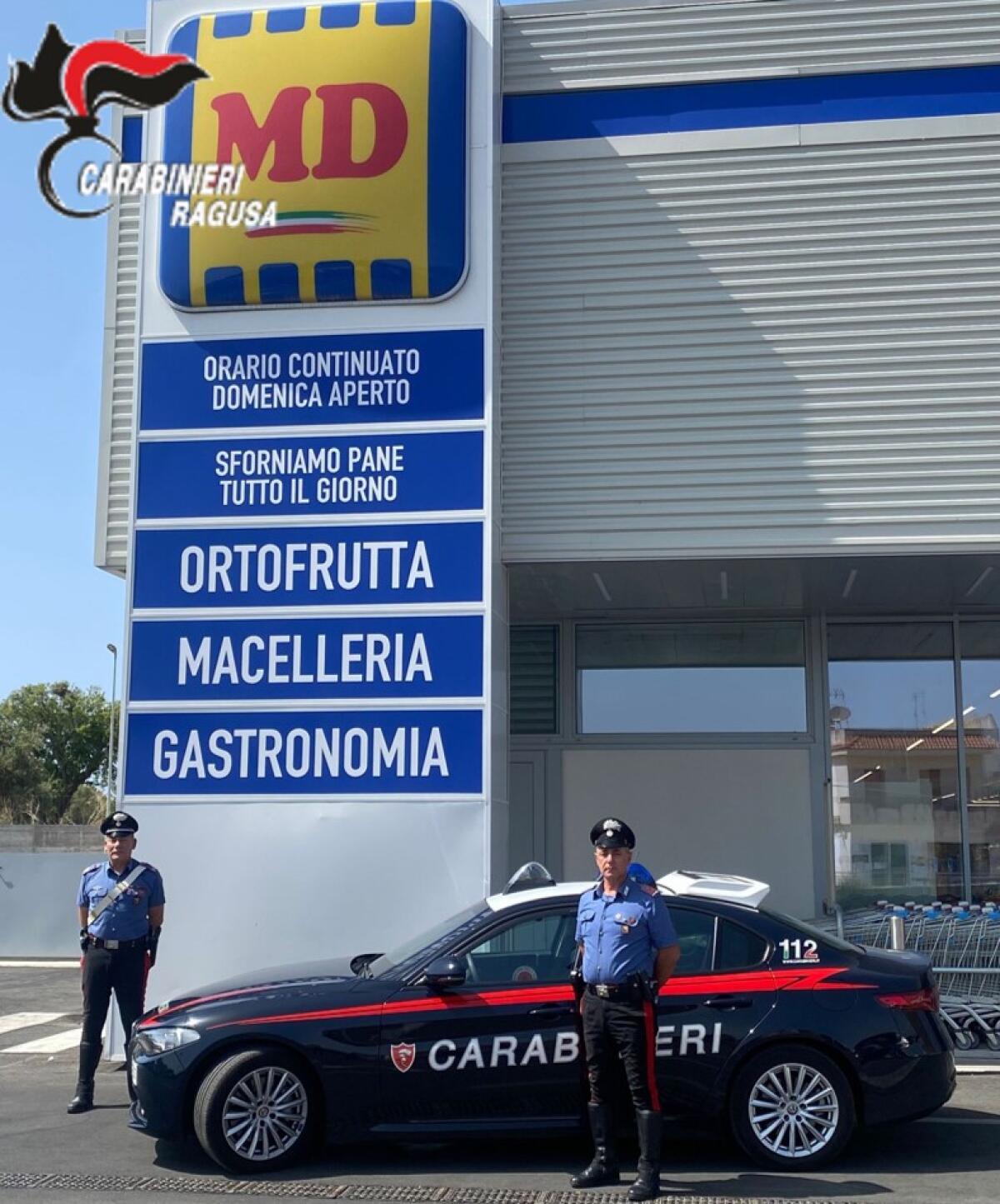 Carabiniere in borghese sventa un furto in un supermercato - 