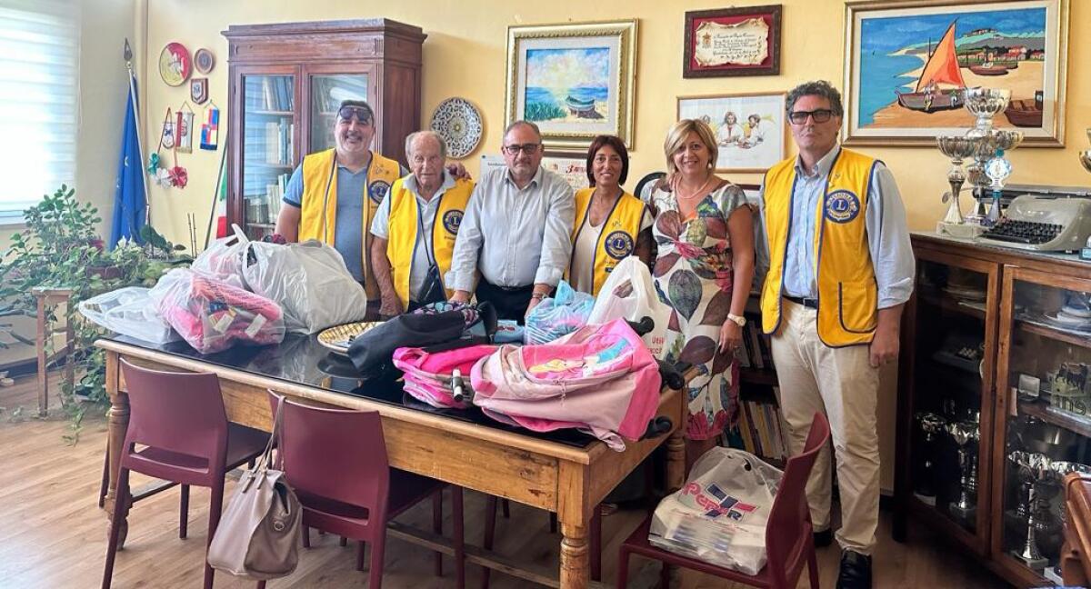 Sessanta zaini per augurare buon anno scolastico - 