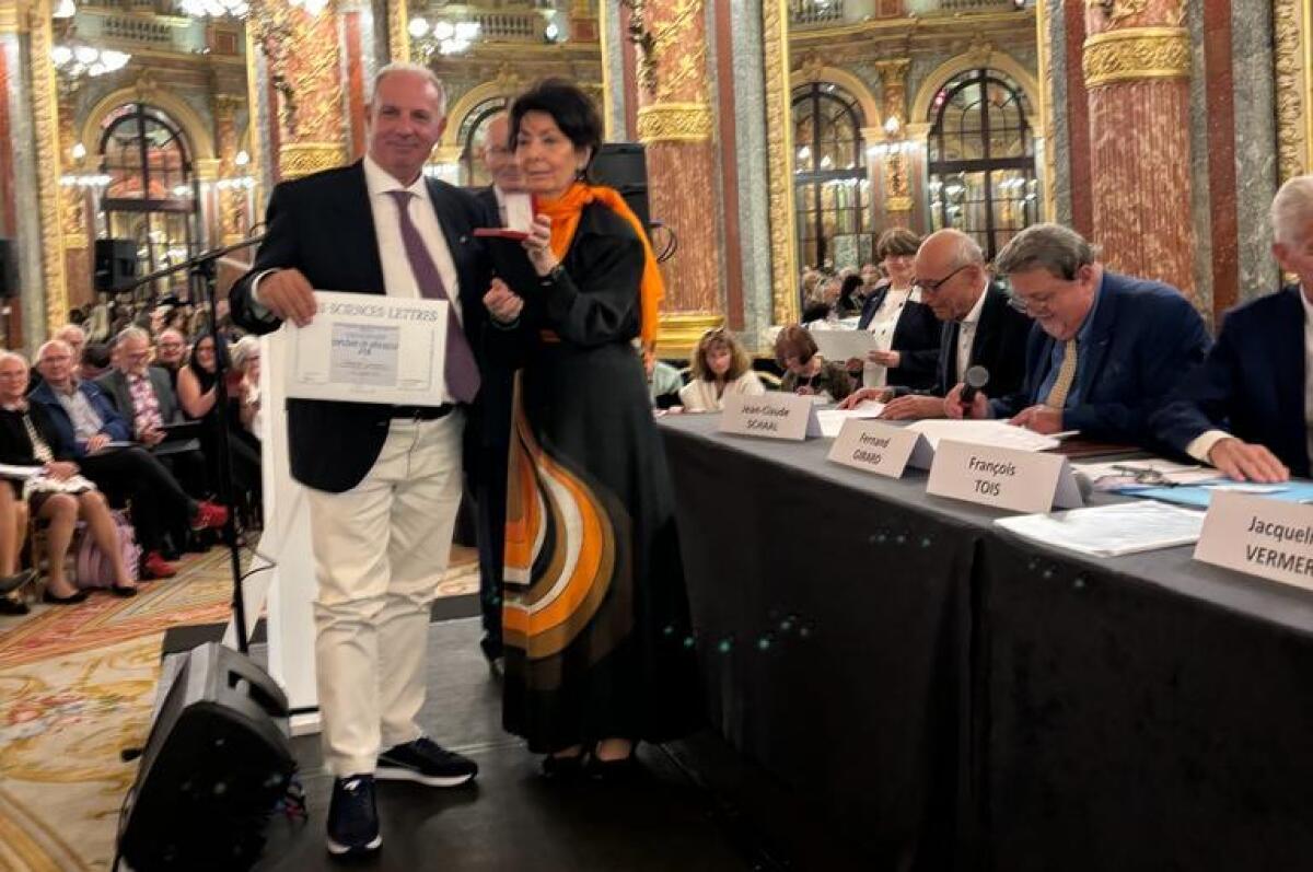All&#8217;artista Guccione medaglia d&#8217;oro per lo sviluppo culturale a Parigi - 