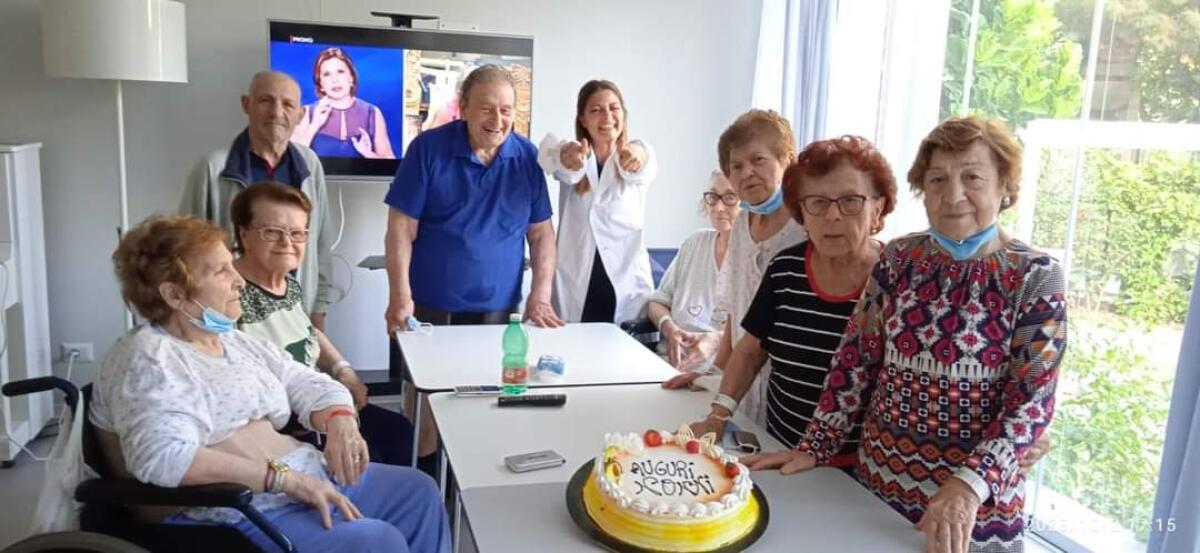 Alla Rsa della Clinica Santa Barbara festeggiati i nonni - 
