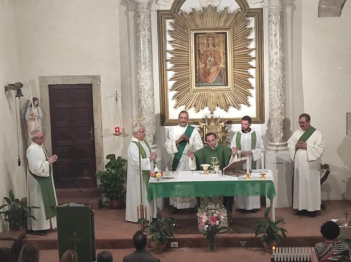 Don Antonio Cavallaro torna a Gela: lo saluta uno stuolo di motociclisti - 