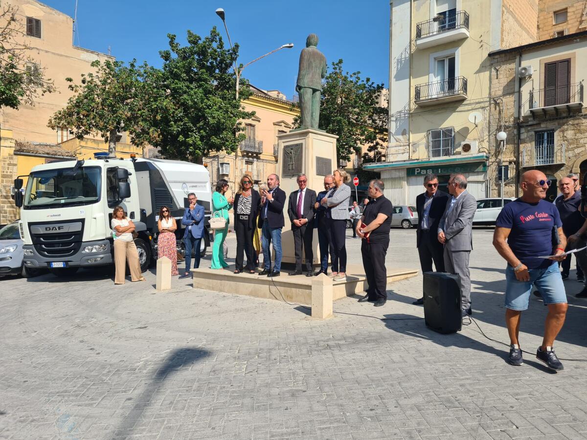 Raccolta rifiuti: cosa cambia per Gela – videointerviste -