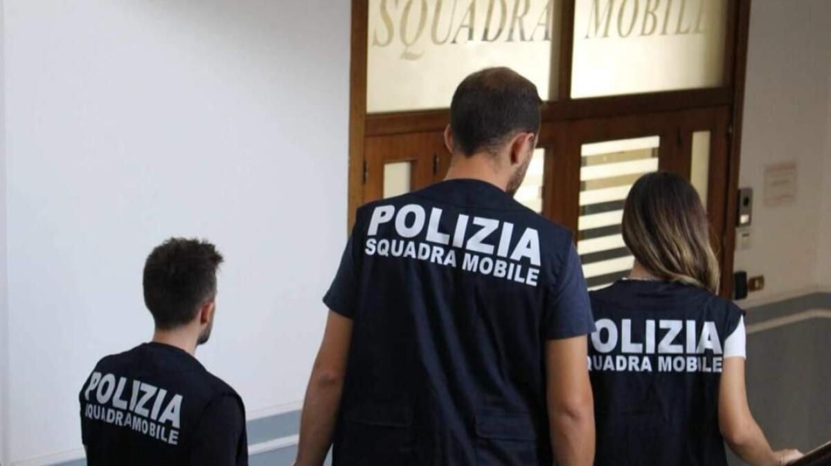Droga in casa, un arresto della Mobile -