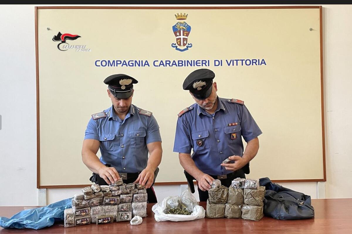 Carabinieri arrestano vittoriese per detenzione di 16 chili e mezzo di hashish e quasi 200 grammi di marijuana -
