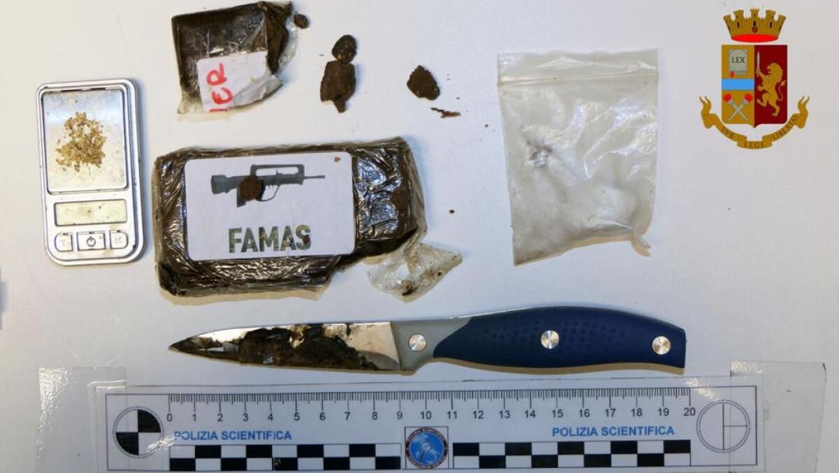 Trovato in casa con cocaina e hashish. La Polizia arresta un giovane di Acate per spaccio di sostanze stupefacenti -