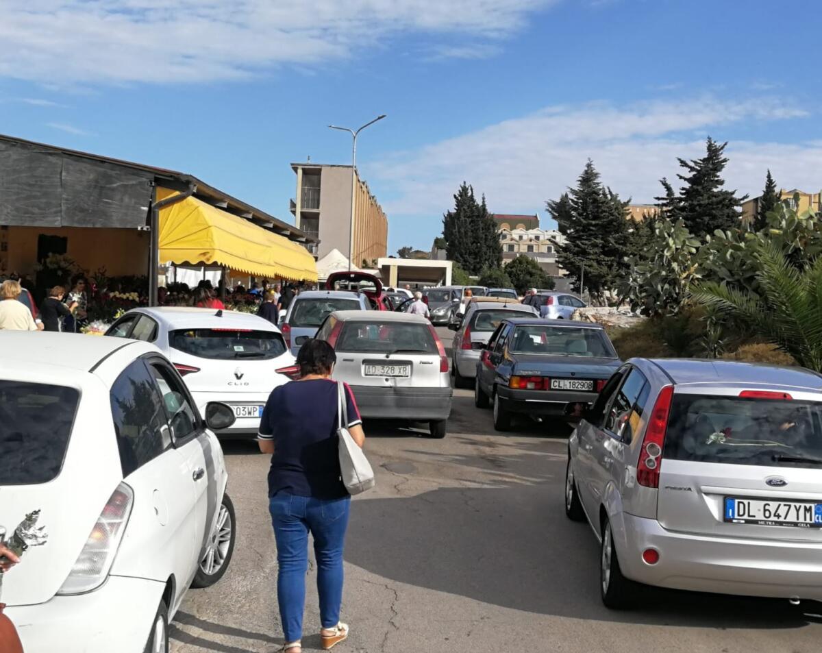 Caos nella viabilita’ verso il cimitero Farello -