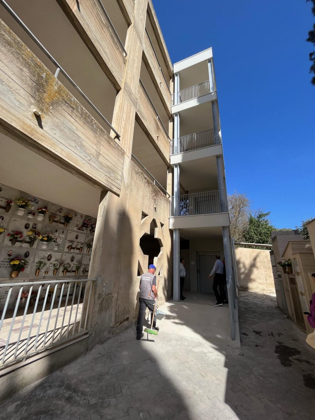 In funzione gli ascensori per i colombari dei cimiteri ragusani - 