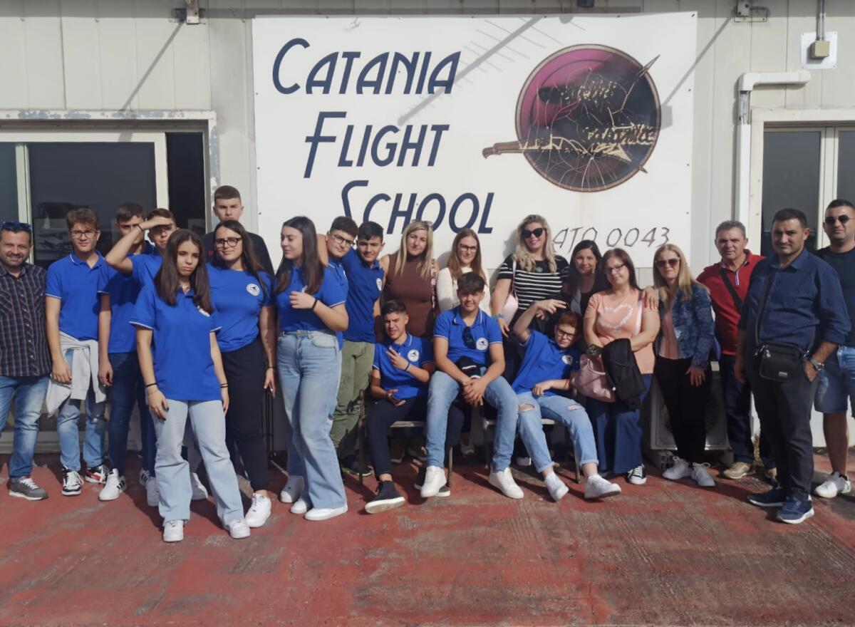 Per gli alunni dell’Aeronautico il “battesimo del volo” all’insegna dell’inclusione -