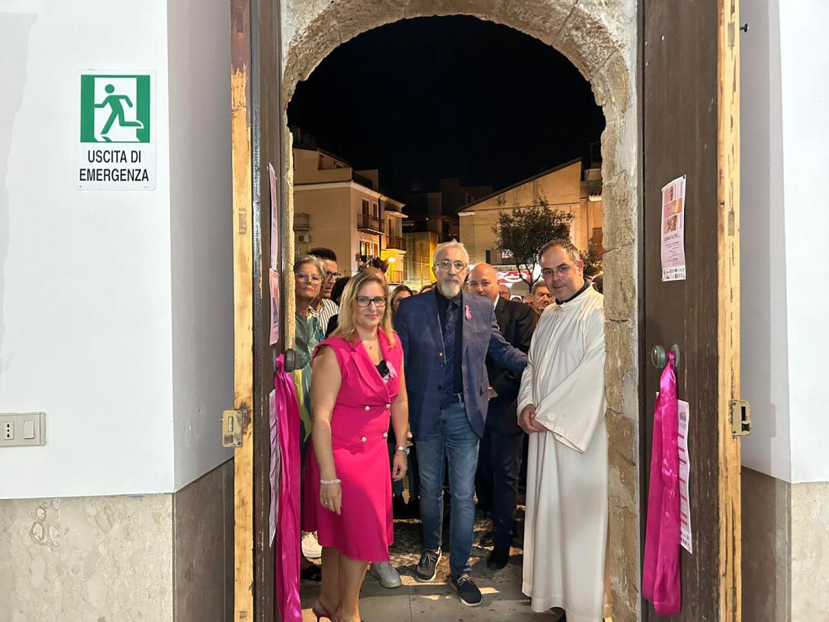 La mostra delle donne che combattono per la vita – video -