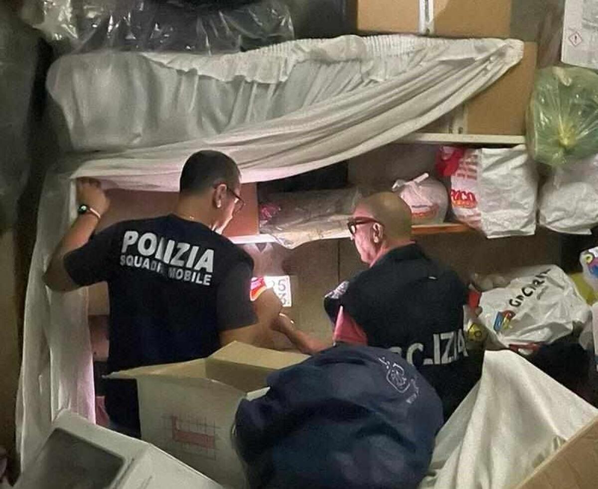 Racket per i fiori ai defunti, 5 arresti a Gela - 