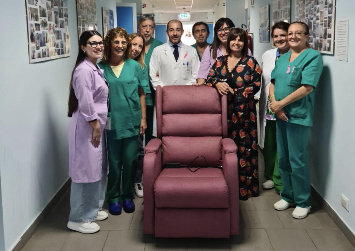 Donata al reparto di oncologia una nuova poltrona per i pazienti -