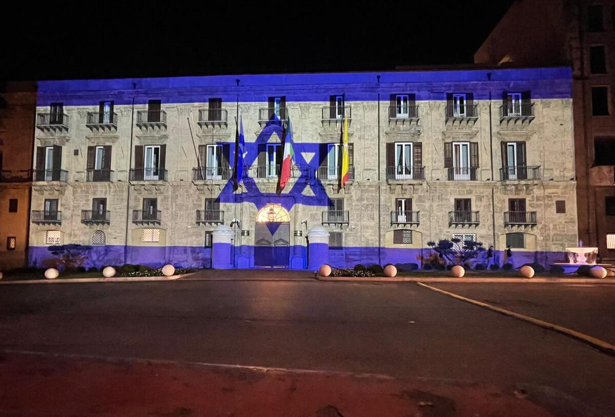 Bandiera israeliana a Palazzo d&#8217;Orleans - 