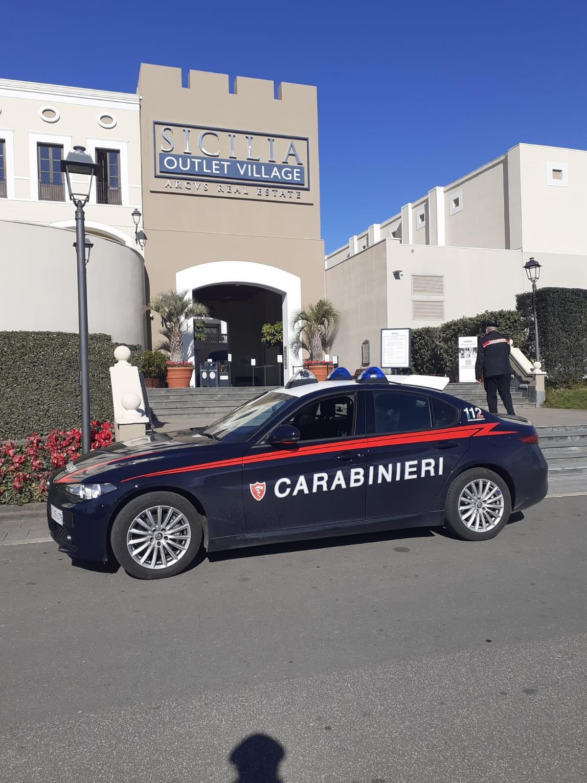 Furti al“Sicilia Outlet Village”: denunciate due donne - 
