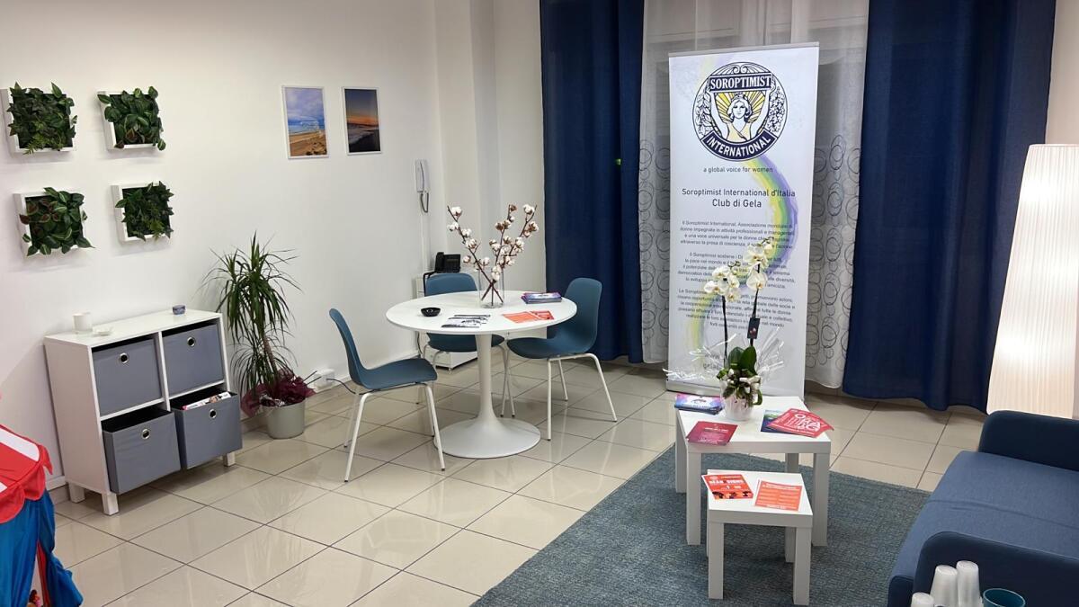 Il Questore inaugura, al Commissariato, una sala ascolto per le vittime di violenze - 