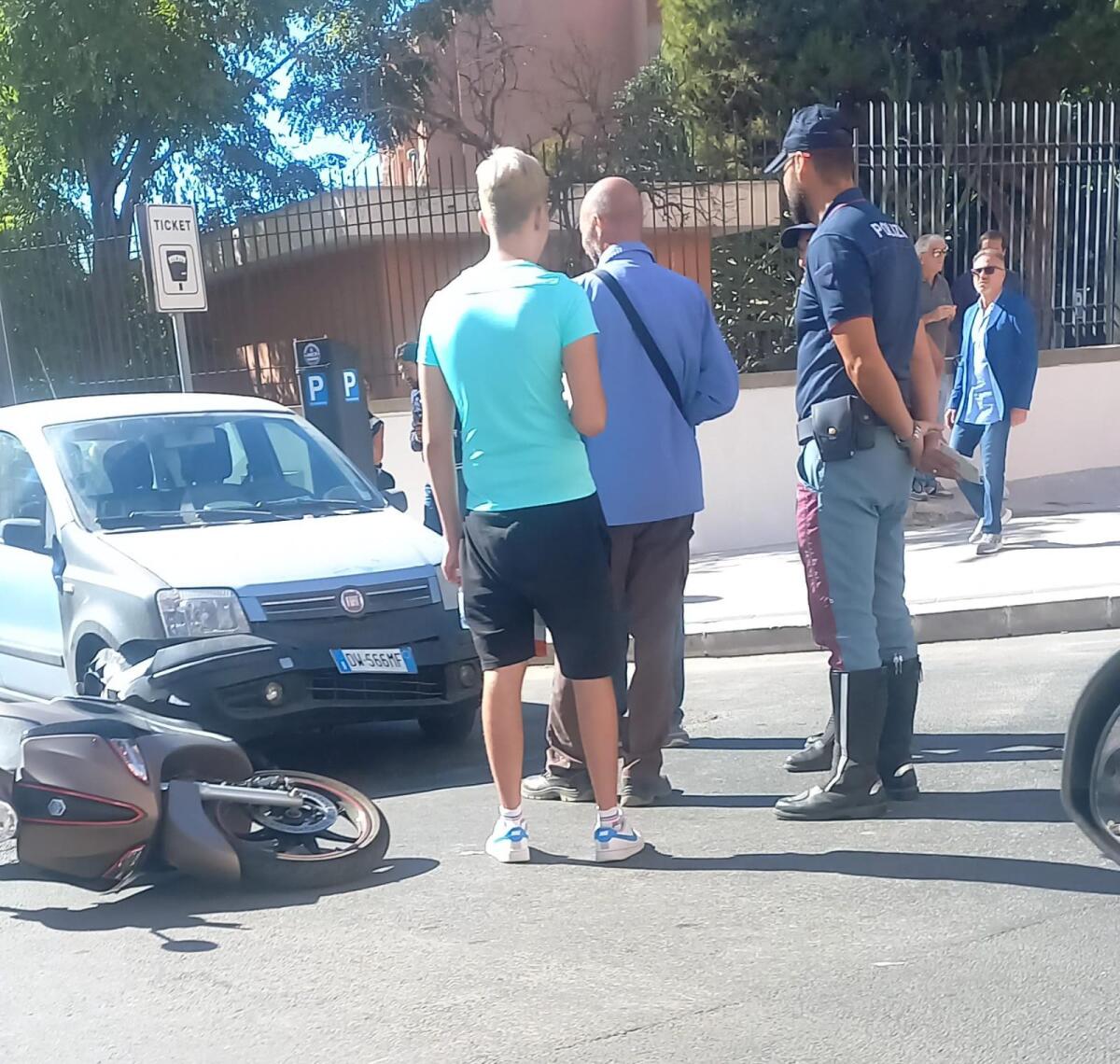 Incidente stradale nel cuore di Caposoprano -