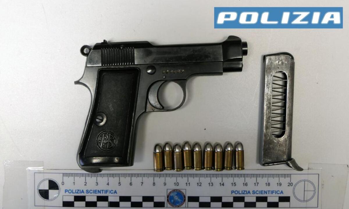 Nascondeva una pistola cal. 7,65 con matricola abrasa e munizioni: arrestato - 