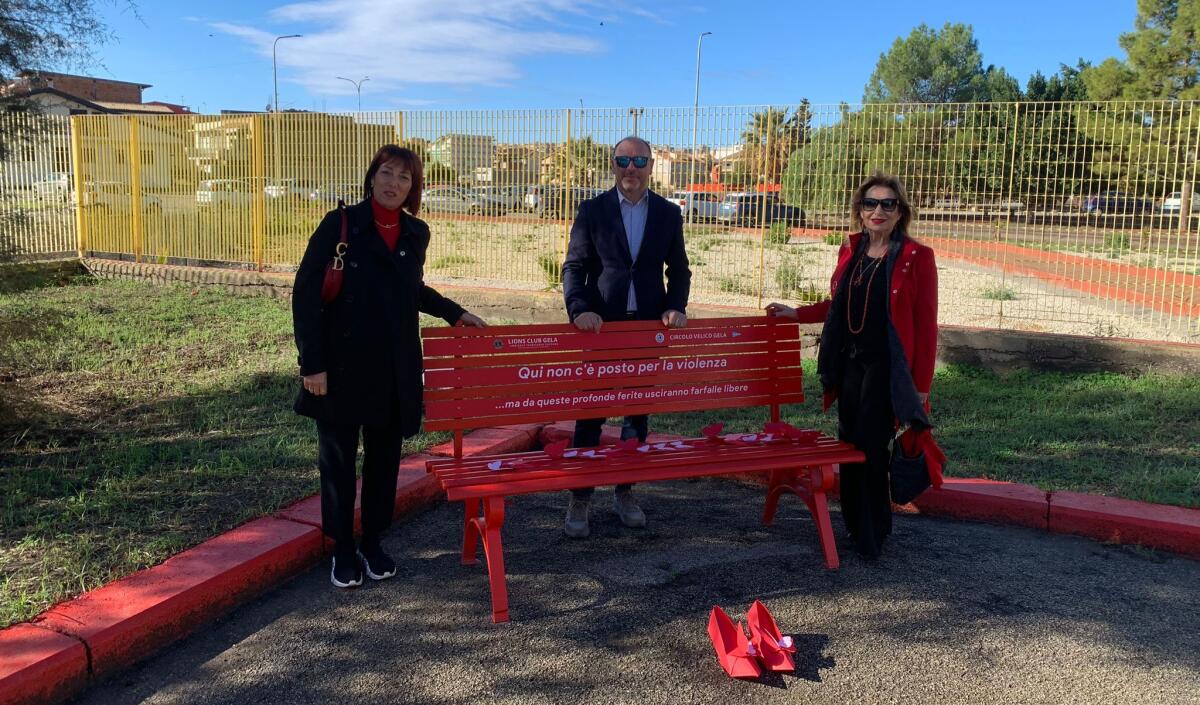 Il Lions Club ATC dona la “Panchina Rossa” contro la violenza di genere - 
