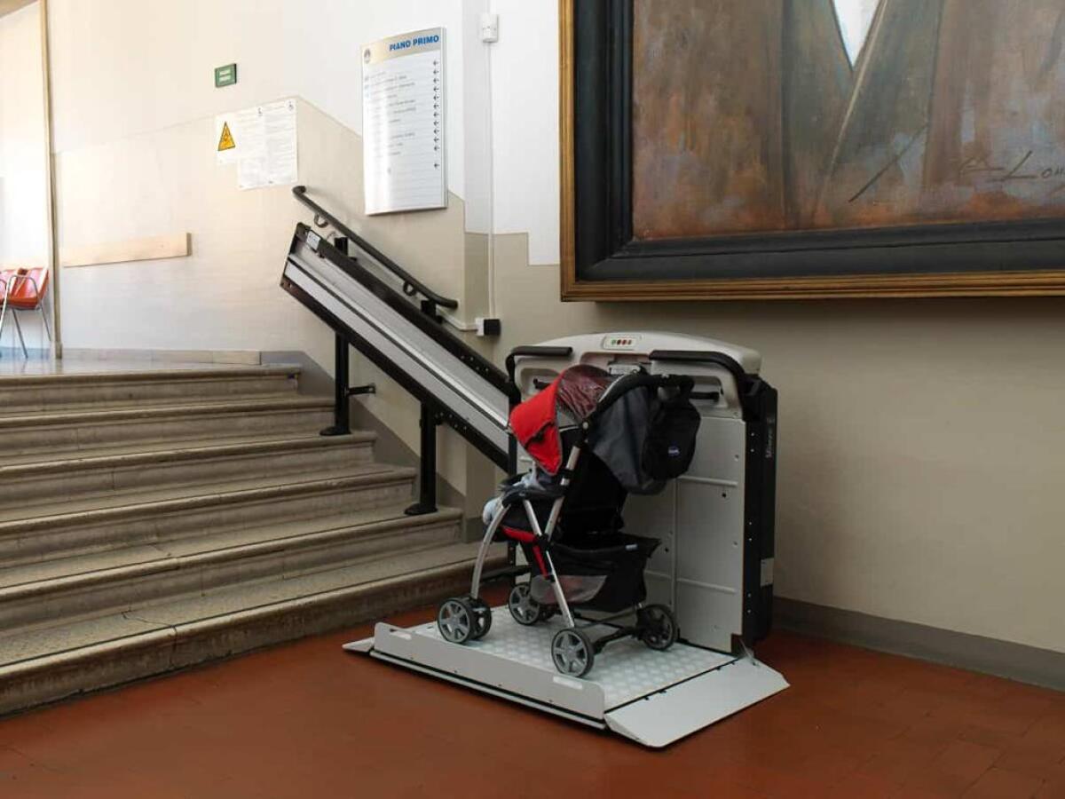 Il montascale del Municipio ancora fuori uso - 