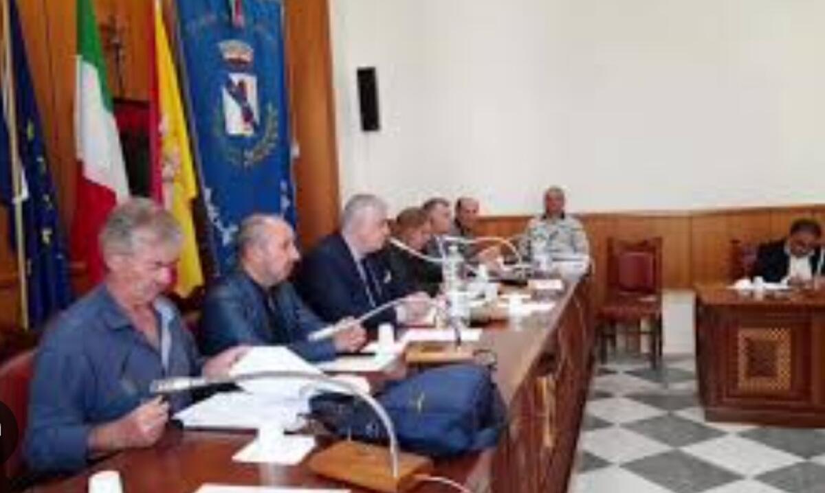 Scontro in Consiglio tra Ragusa e D’Asaro. “Dal vicepresidente nessuna violenza” -