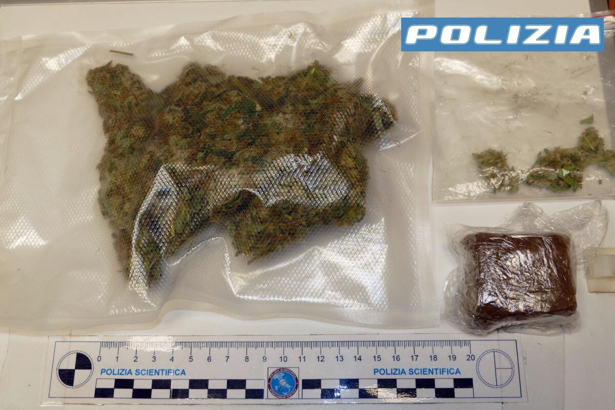 In auto con oltre 120 grammi di droga: arrestato - 