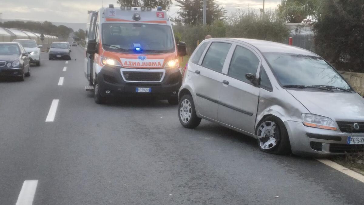 Scontro tra auto, due feriti -