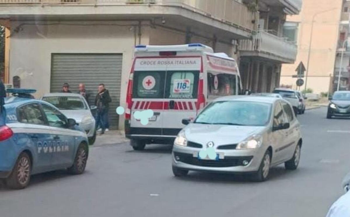 Scontro ambulanza auto in via Borromini - 