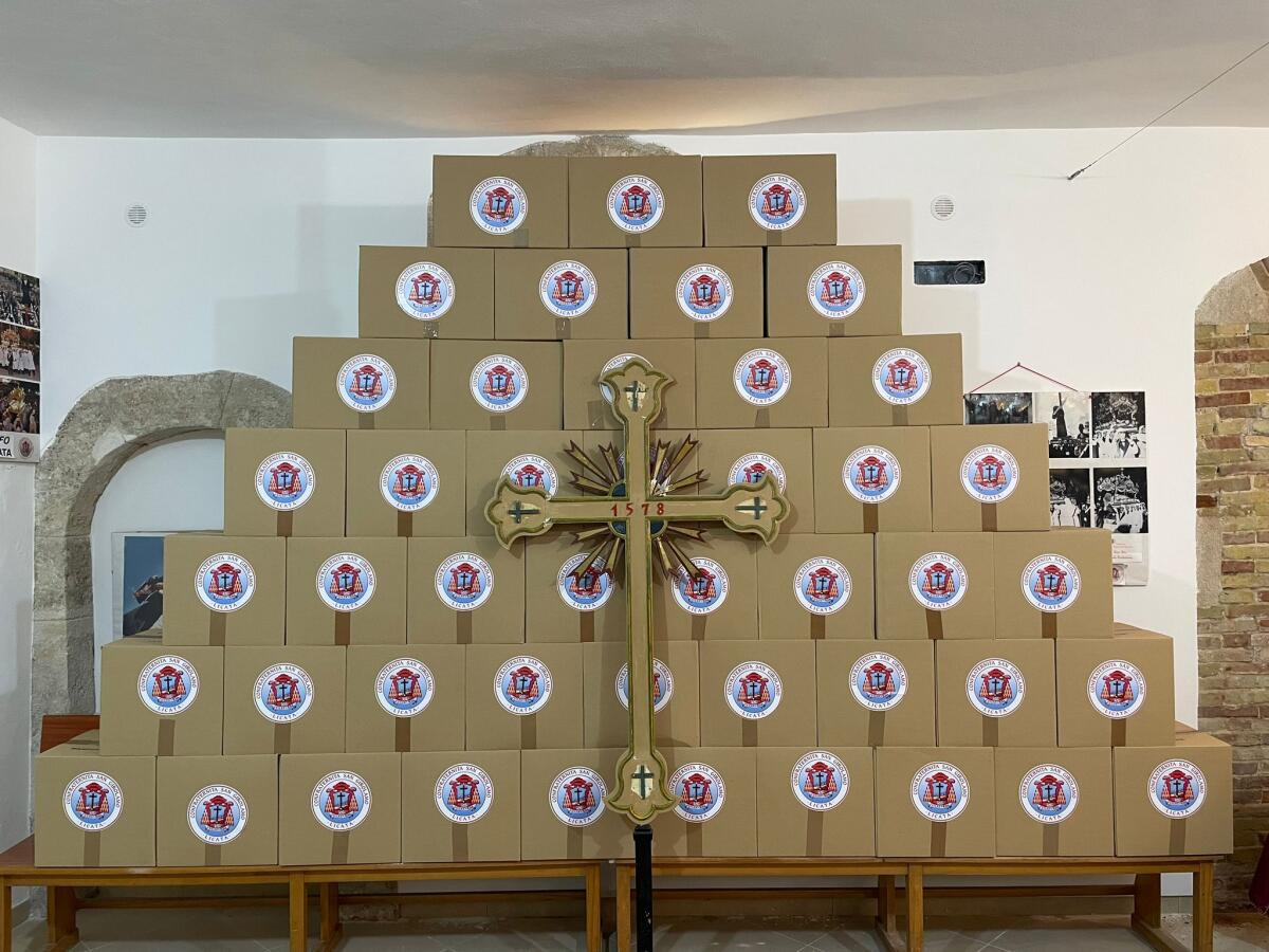 Pacchi dono alle famiglie in difficolta’ - 