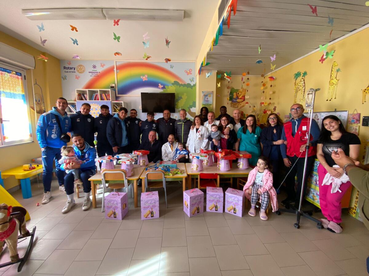 Calcio e solidarietà, il Gela in ospedale per portare sorrisi ai piccoli pazienti - 
