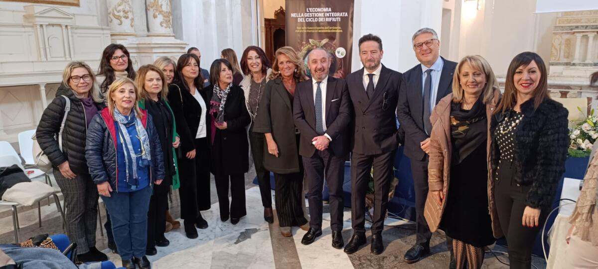 Dibattito su rifiuti, sostenibilità ed un concorso per studenti - 