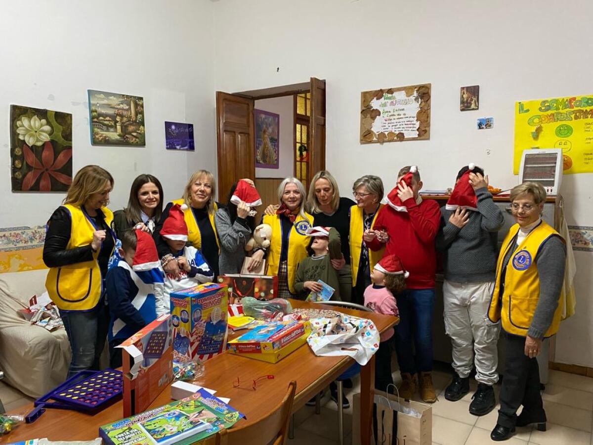 Il Lions Butera e terre federiciane dona regali natalizi alla Casa del fanciullo - 
