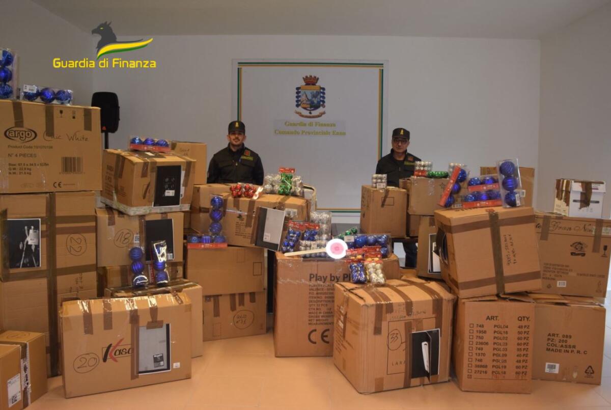 GdF: Operazione &#8216;Natale sicuro&#8217;. Sequestrati 19mila prodotti - 