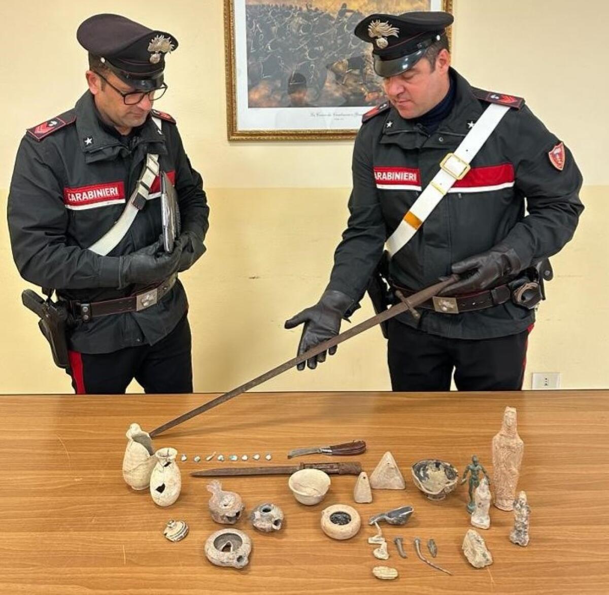 Arrestato per droga ma in casa c&#8217;erano pure reperti archeologici - 