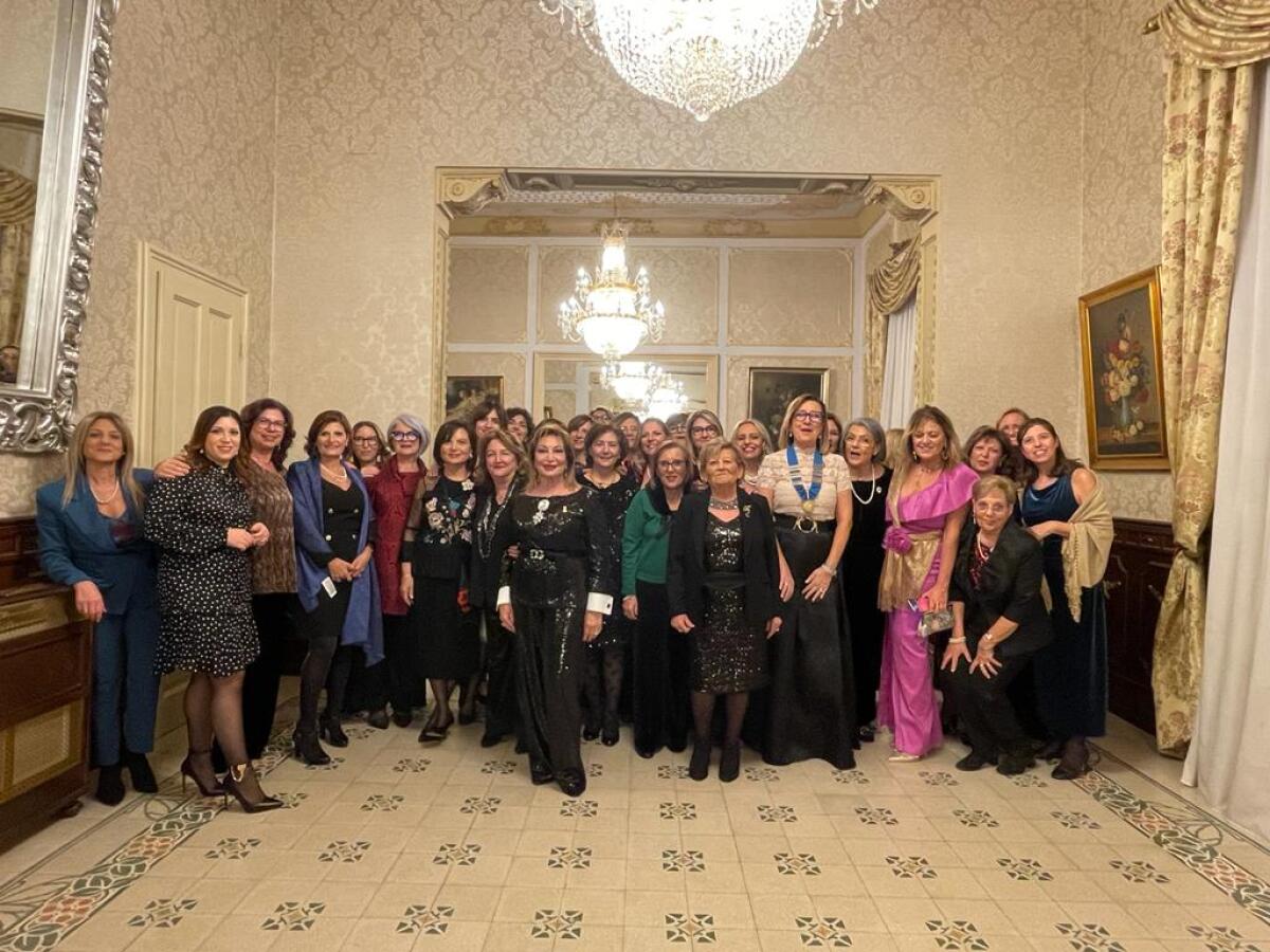 Passaggio della campana al Soroptimist -