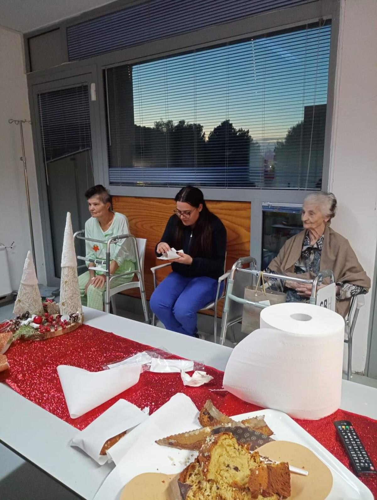 Momenti natalizi alla Rsa di via Minerbio - 