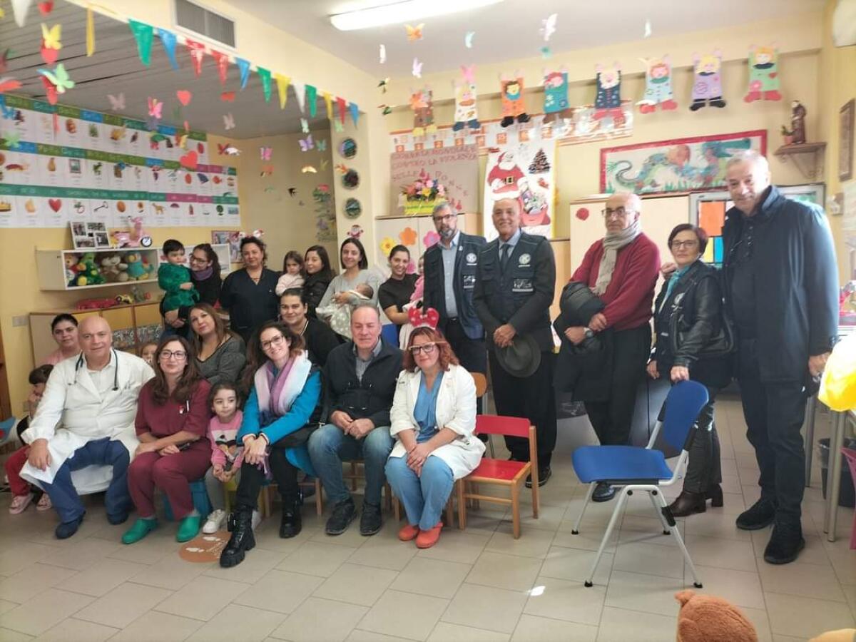 Kiwanis dona una stampante al reparto di Pediatria,libri e pennarelli ai bambini - 