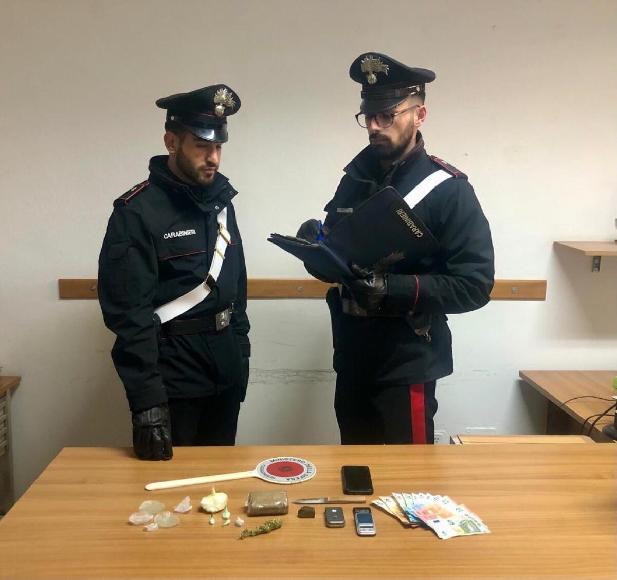Sorpreso a cedere cocaina. Arrestato dai Carabinieri un 21enne di Niscemi - 