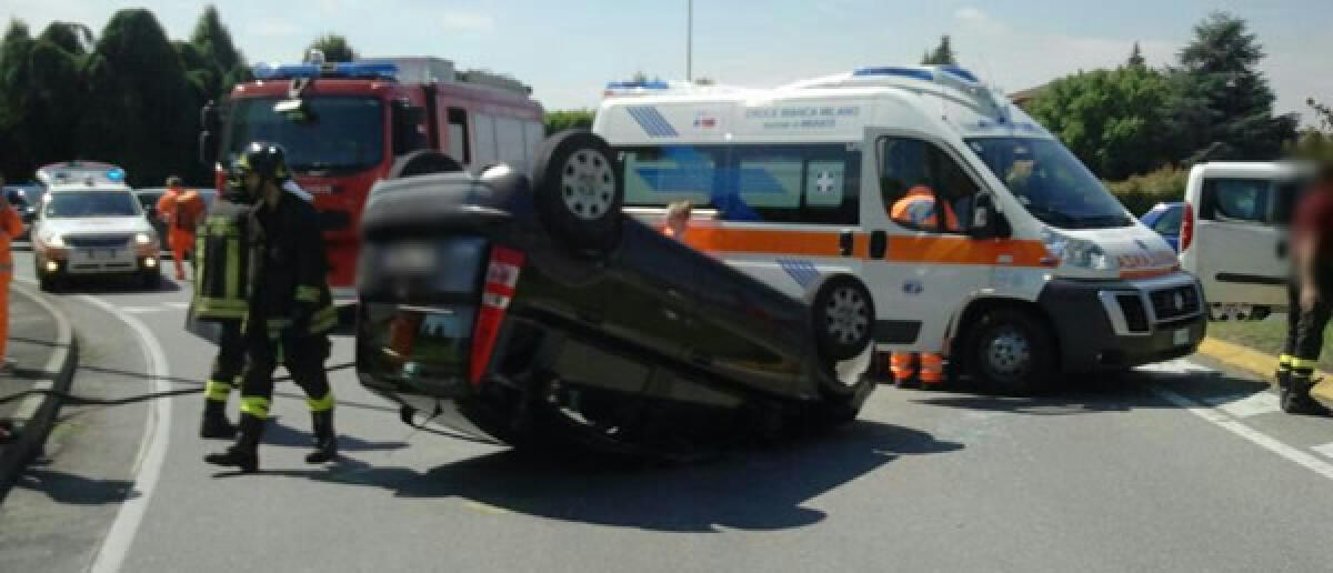 Incidente nella notte: mezzo ribaltato - 