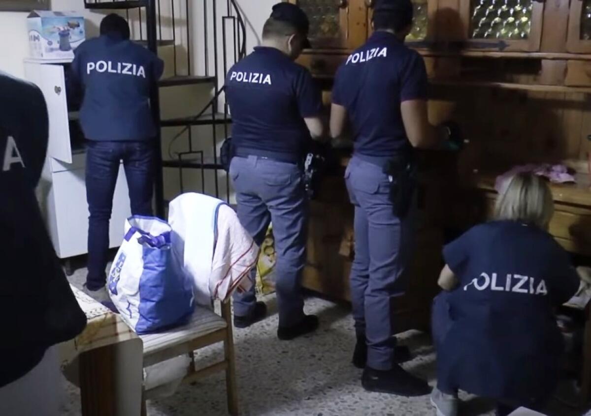 Droga e munizioni in garage, gelese in manette - 