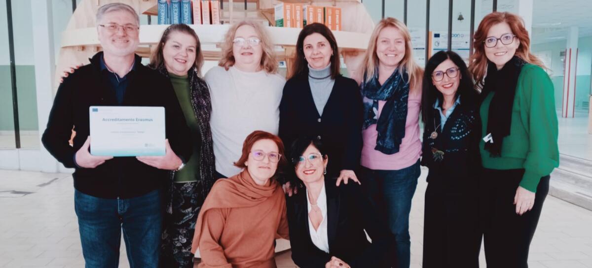 Targa di accreditamento Erasmus all&#8217;IC &#8216;Verga&#8217; - 
