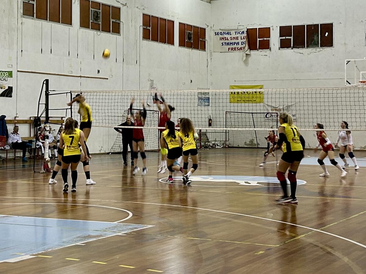 Prima sconfitta per la Nuova Città di Gela: pesante 3-0 a Gravina - 