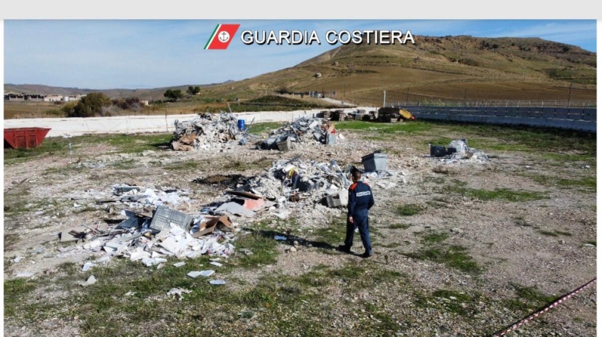 Rifiuti depositati e bruciati illegalmente in contrada Zai:sequestro e denunce - 