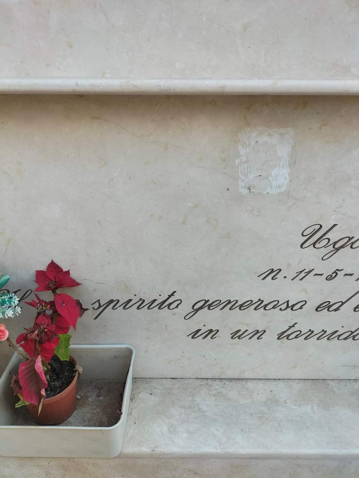 Al cimitero rubano di tutto -