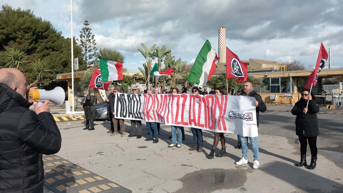 CasaPound in tutte le piazze d’Italia ed a Gela per dire no alle privatizzazioni - 
