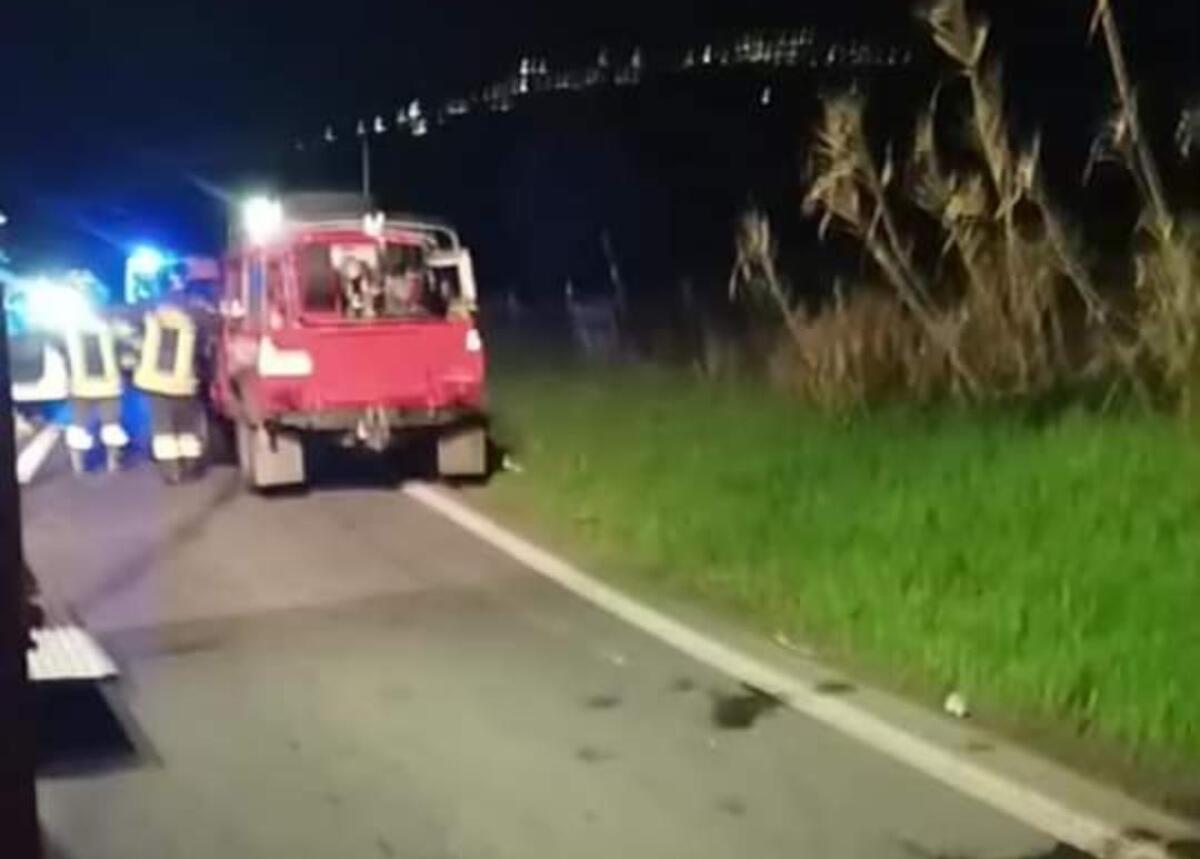 Sangue sulla strada, violento scontro tra due mezzi - 