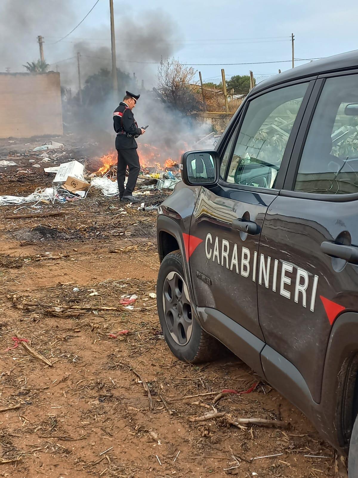 Denunciati tre amministratori di una cooperativa agricola: incendiavano chili di rifiuti - 