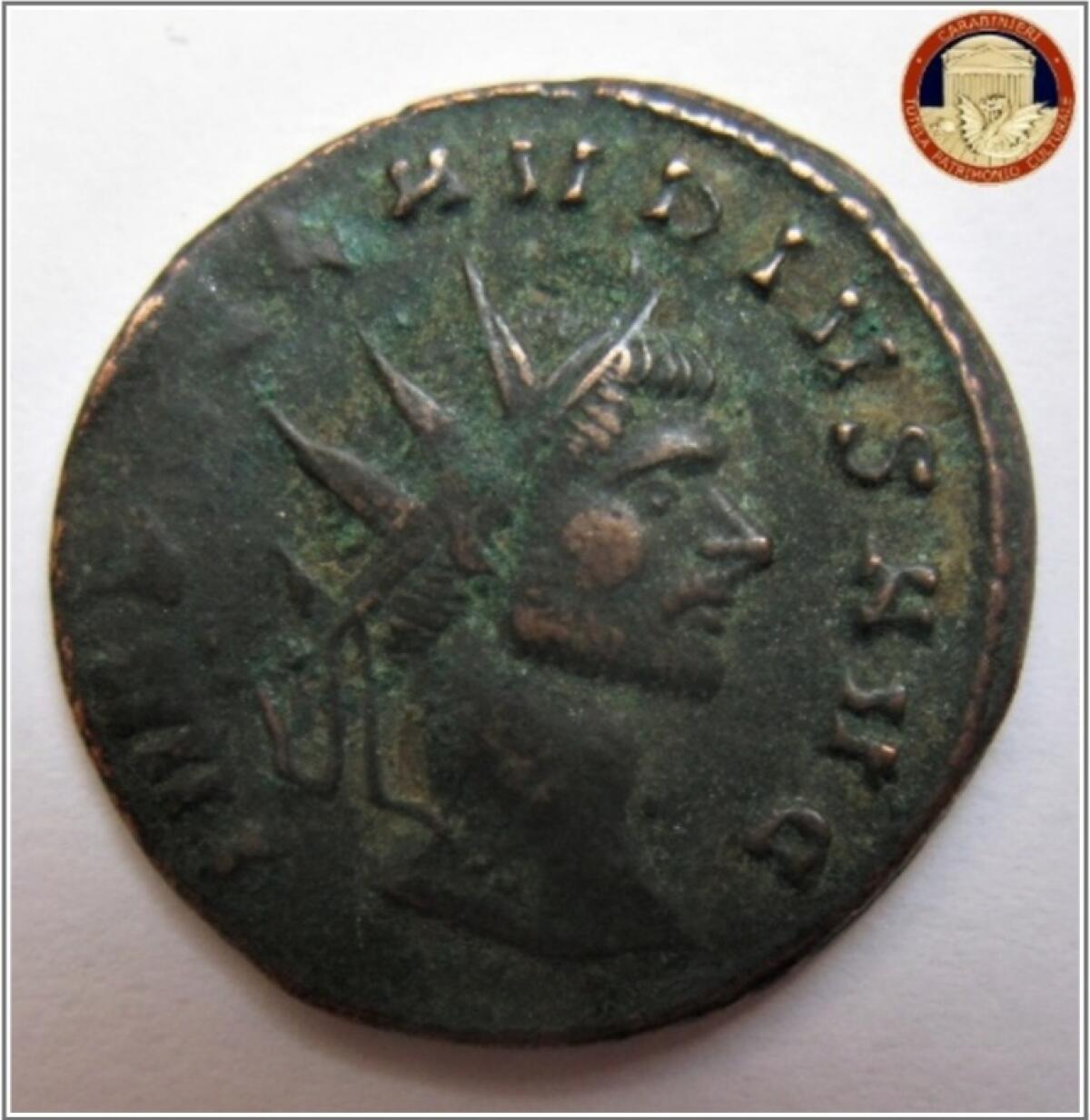 Sequestrate 1020 monete e 563 reperti fittili romani del III secolo d.C. - 